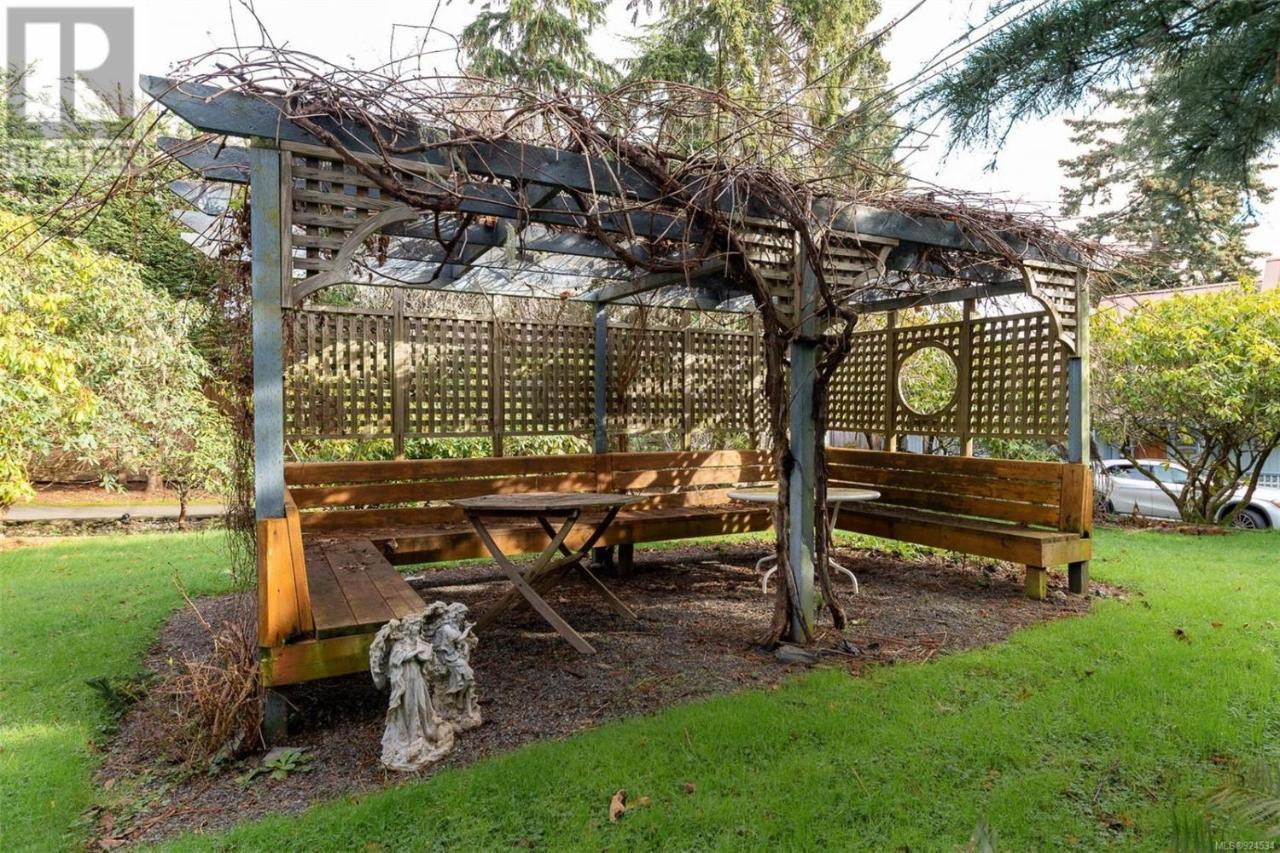 Salty Towers Ocean Front Cottages Sooke Exterior photo