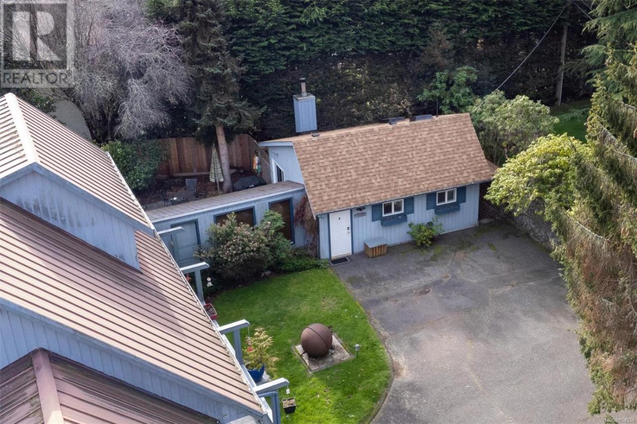 Salty Towers Ocean Front Cottages Sooke Exterior photo