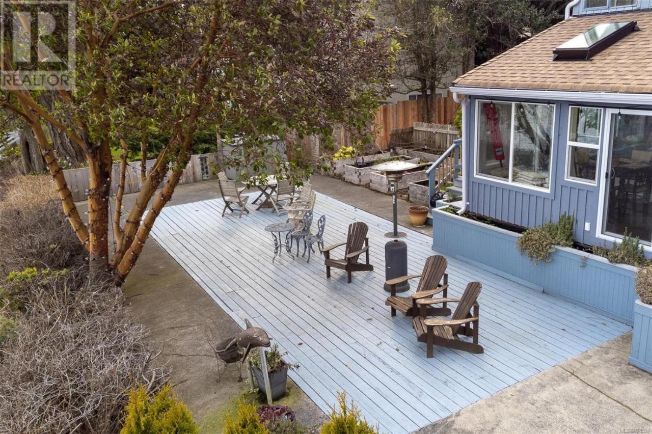 Salty Towers Ocean Front Cottages Sooke Exterior photo
