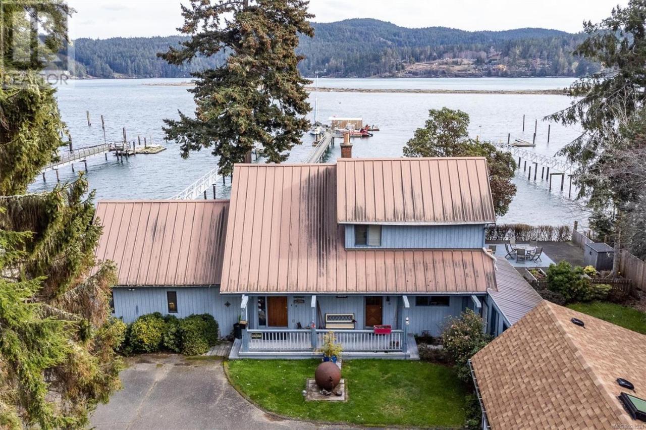 Salty Towers Ocean Front Cottages Sooke Exterior photo