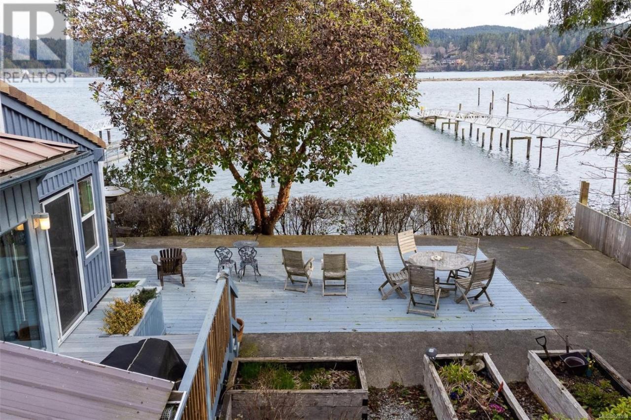 Salty Towers Ocean Front Cottages Sooke Exterior photo