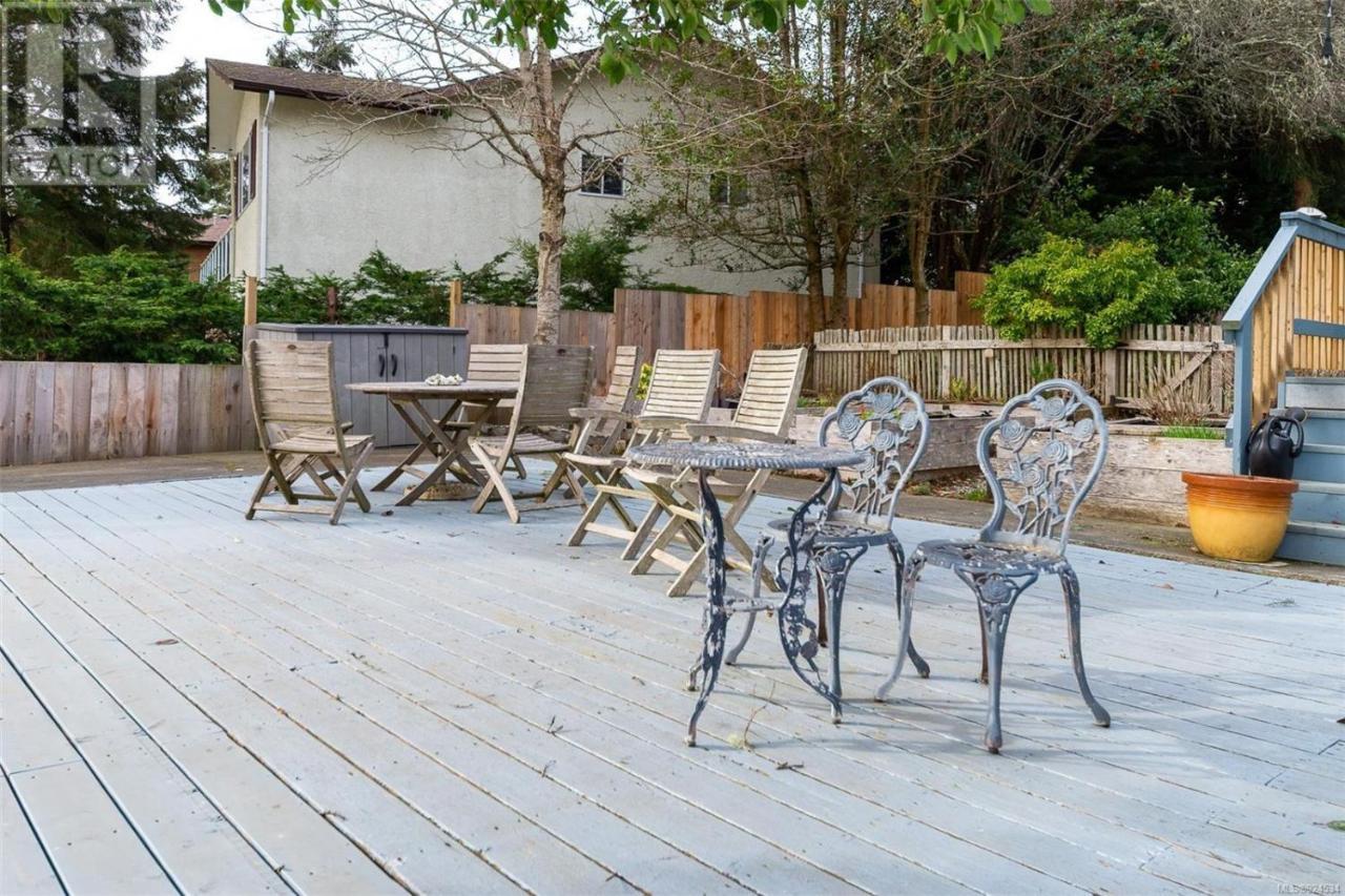 Salty Towers Ocean Front Cottages Sooke Exterior photo
