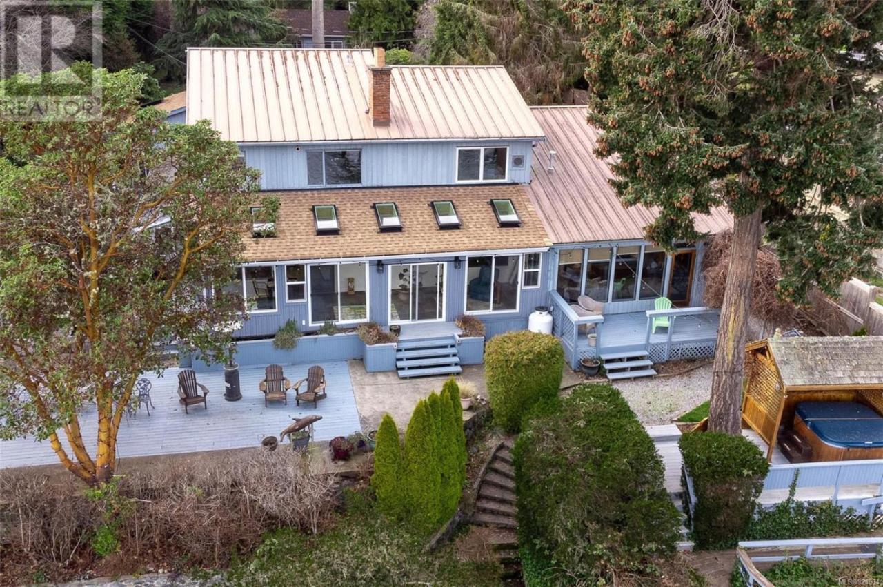Salty Towers Ocean Front Cottages Sooke Exterior photo
